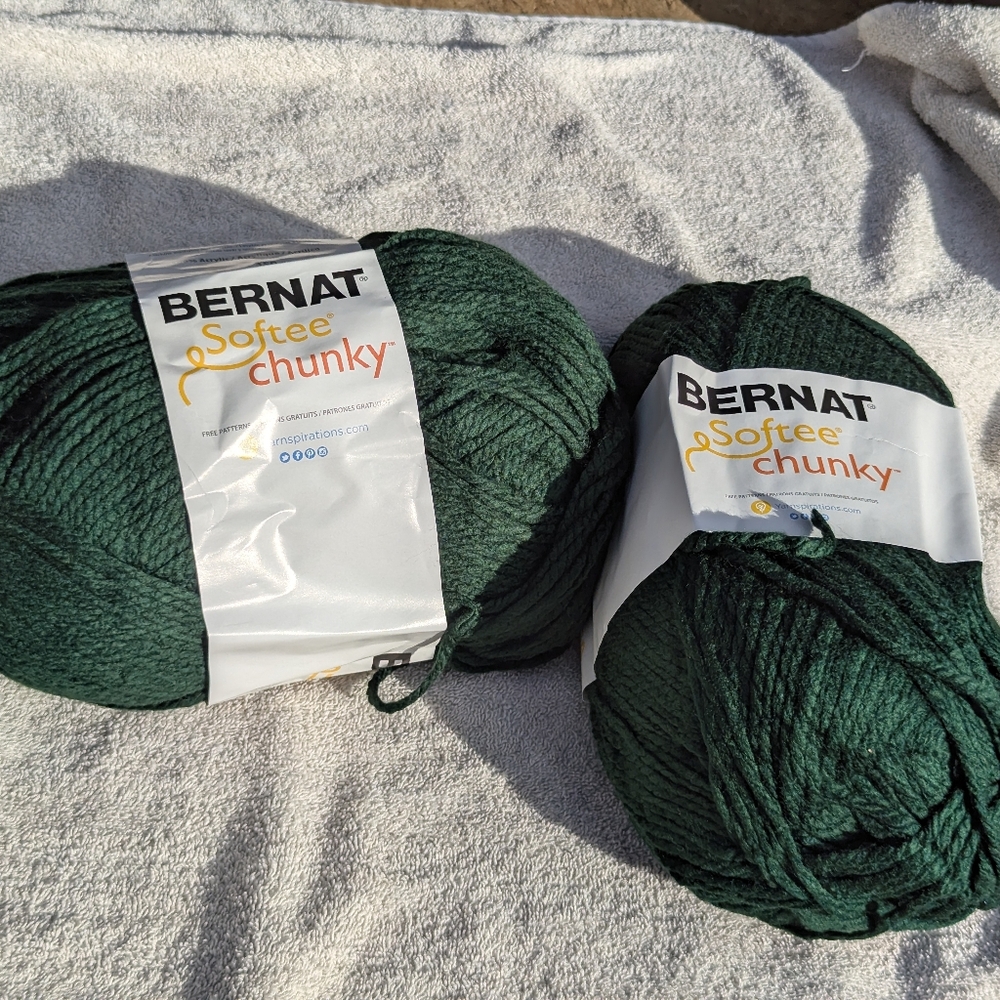 Bernat Softee Chunky Yarn in Dark Green, 2 Extra Large Skiens, Lot 2